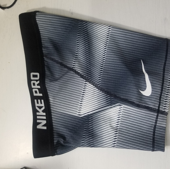 [SOLD] NWOT Nike pro compression shorts (XS) - Picture 1 of 4